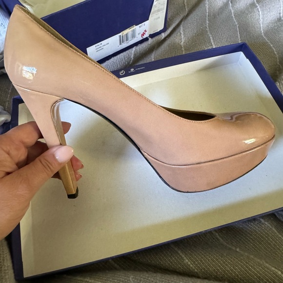 Patent nude Stuart Weitzman Adobe Aniline heels - Picture 2 of 5